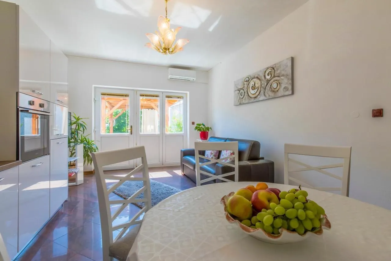 Villa M Crikvenica 0*,