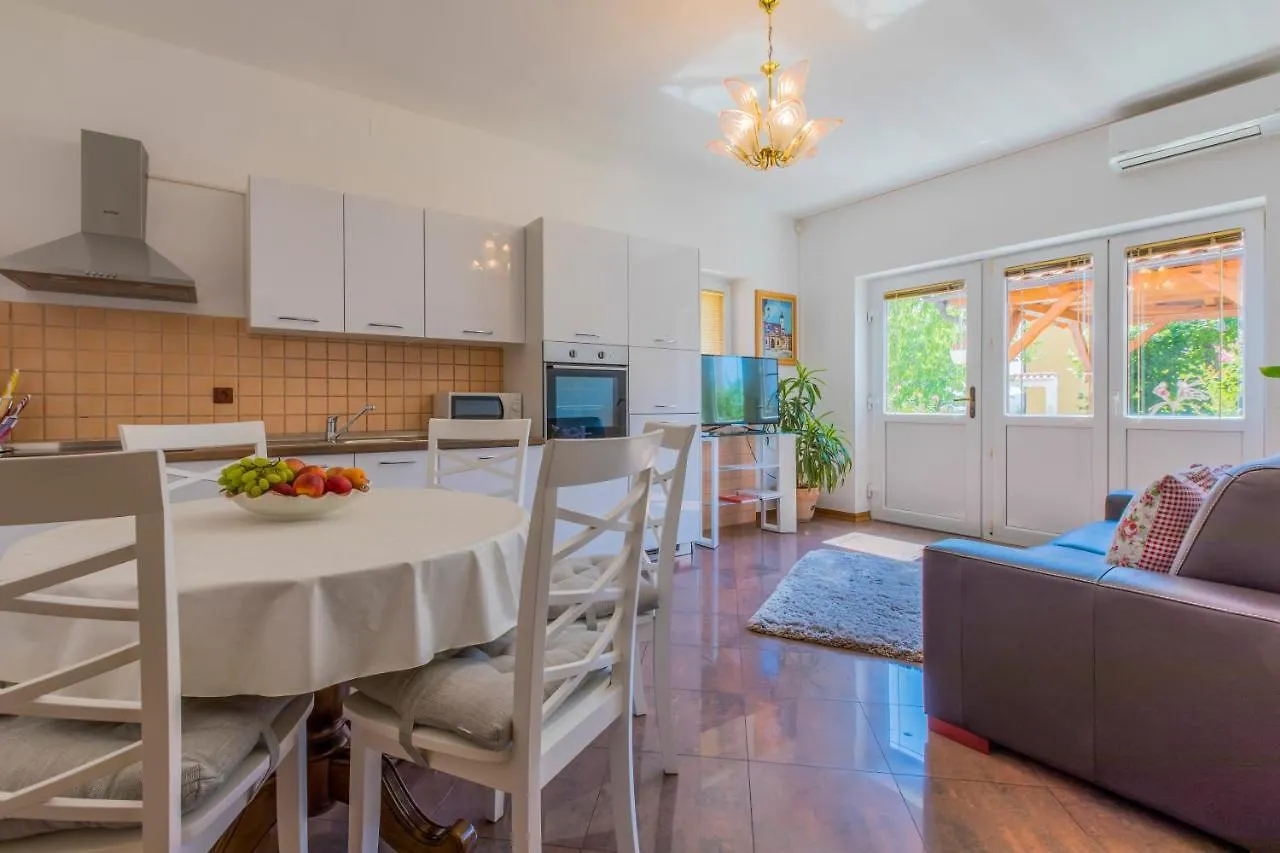 Villa M Crikvenica 0*,