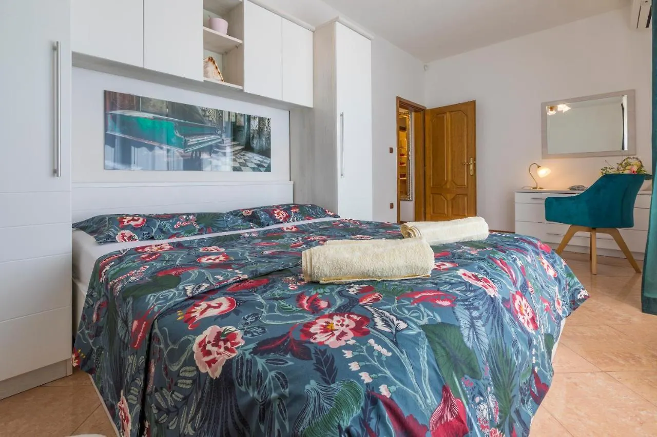 Villa M Crikvenica Apartment