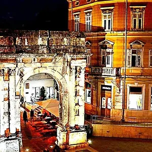 https://apartmani-delas.pula-hotels.org